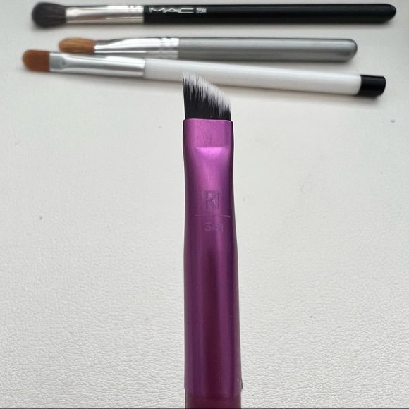 Set of 4 eye brushes-MAC 234, MAC 252SE, Sonia Kashuk 110,RT angled brow/spoolie - Picture 11 of 13